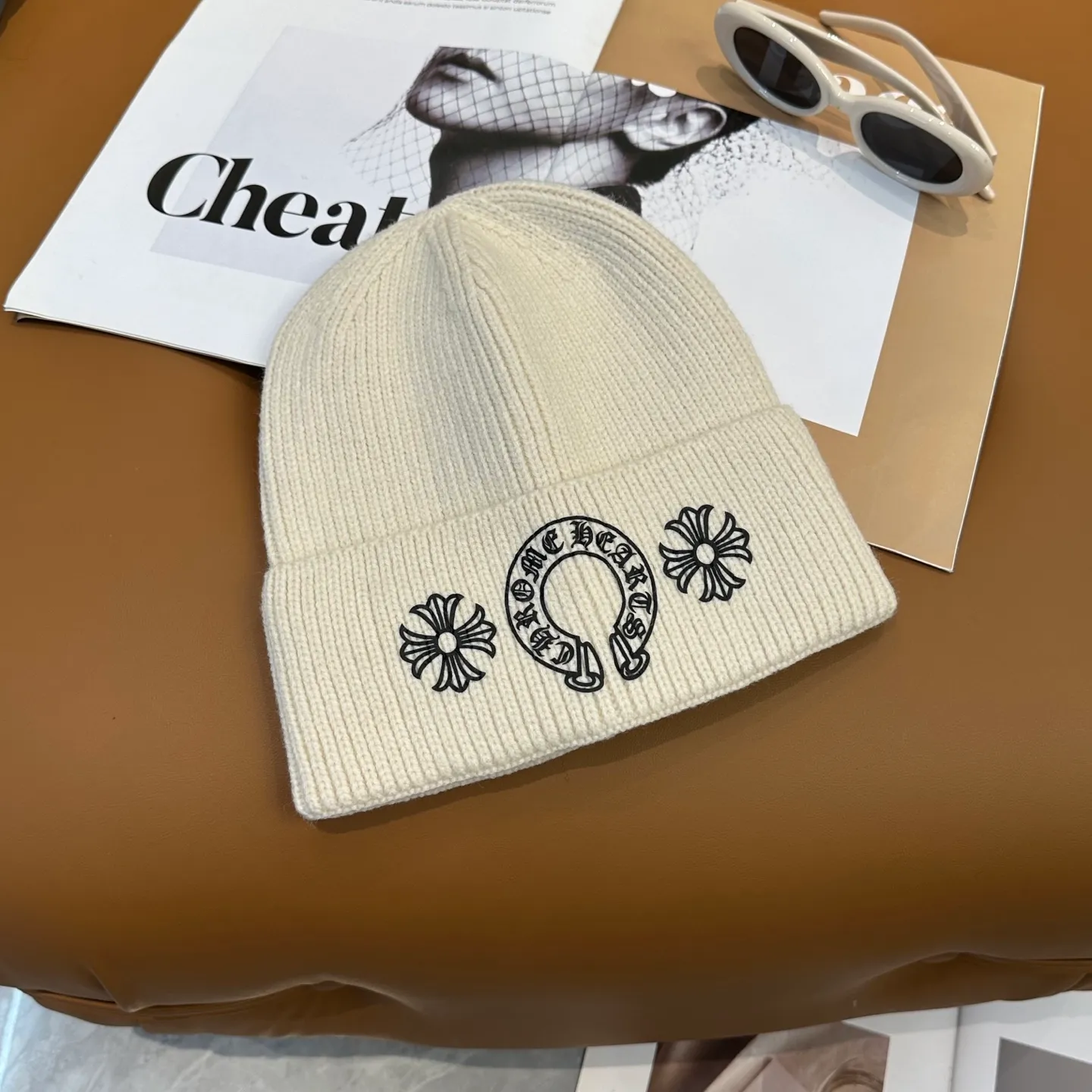 P50 🤍Chrome hearts new autumn and winter cross knitted hat🧶 One of the must-have hats in autumn and winter~ It really looks good on whoever wears it~, it is also a perfect match in black and white and gray in autumn~